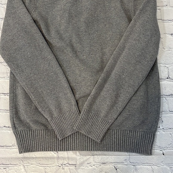 Guess Sweater - Picture 7 of 7